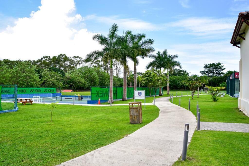 Laguna Lake House - Private Pool - King Bed - Sleeps 14 ปลายาบลังกา ภายนอก รูปภาพ