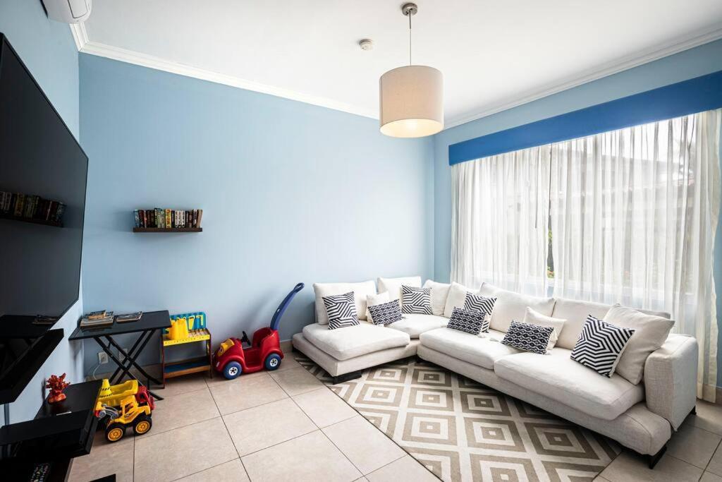 Laguna Lake House - Private Pool - King Bed - Sleeps 14 ปลายาบลังกา ภายนอก รูปภาพ