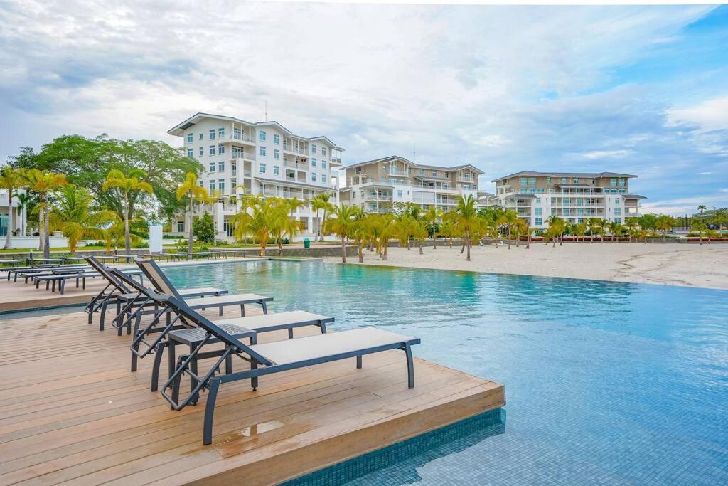 Laguna Lake House - Private Pool - King Bed - Sleeps 14 ปลายาบลังกา ภายนอก รูปภาพ